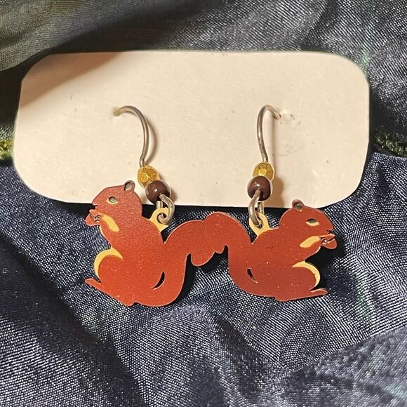 Squirrel with acorn earrings - Picture 5 of 5